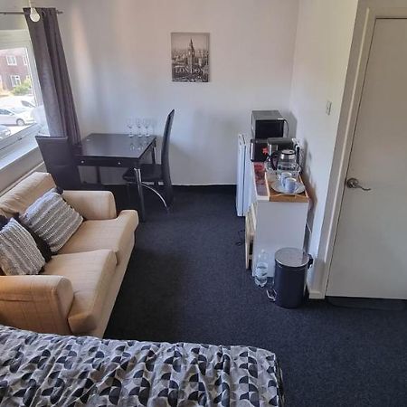 Spacious Room With Kichenet Rotherham Buitenkant foto